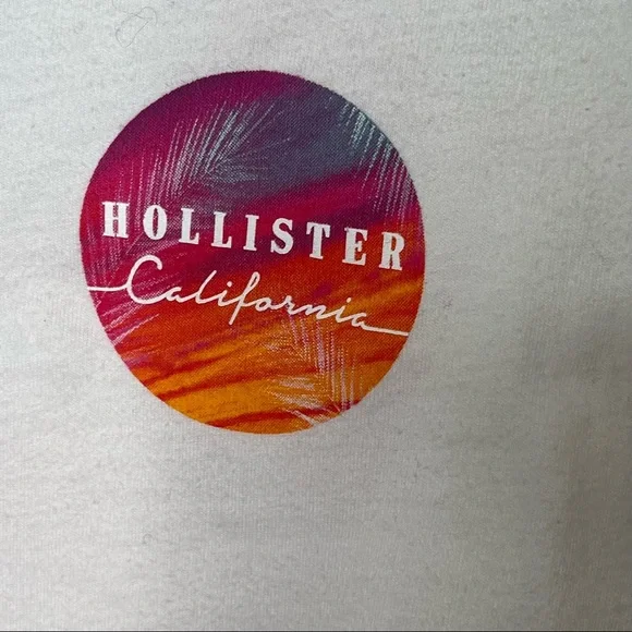 HOLLISTER Cropped Graphic Tee - Picture 2 of 5